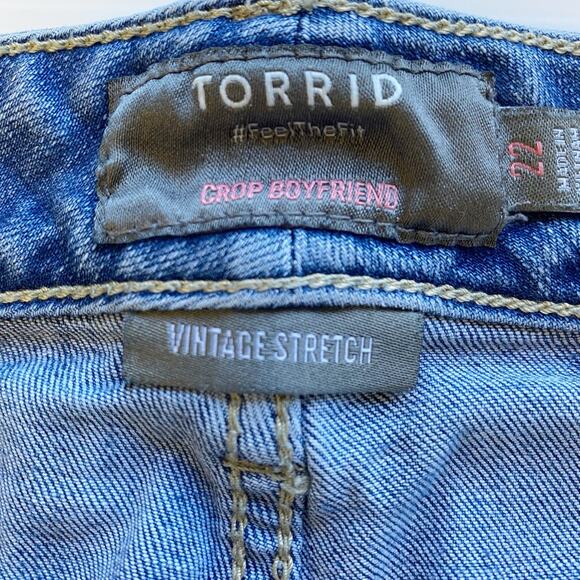 Torrid Jeans Womens 22 Crop Boyfriend Vintage Stretch Medium Wash Distressed - Picture 5 of 10